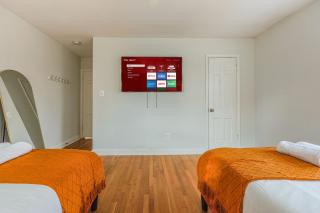 Glebe - Luxury 5BR Home Minutes to DC and Ballston Metro - 4