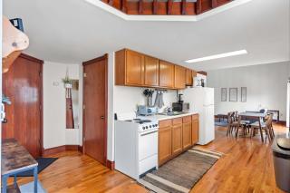 Jacuzzi 1BR loft with den and office-open concept - 3