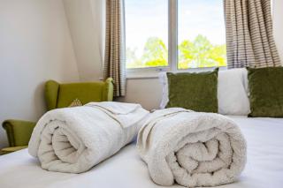 Spacious apartment sleeps 6 - Uni, sports, trades - 1