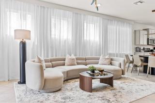 Brand NEW 05 Bedrooms At Windsor Cay - 1