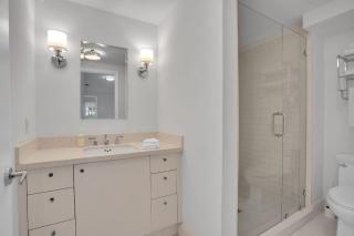 2BR Art Deco Retreat Steps Away from the Beach - 2