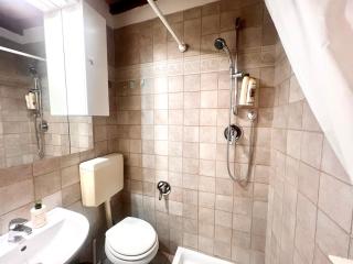 Heart of Florence Duomo Charming and Cozy Apartment - 3