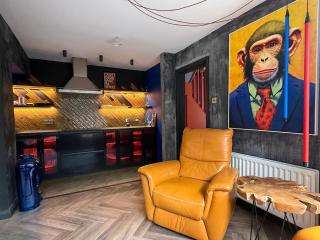 The Funky Hideaway with Hot Tub - 8