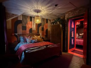 The Funky Hideaway with Hot Tub - 5