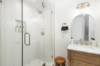 Walkable City Trendy Hideout for Foodies - 3BR-2BA - 5