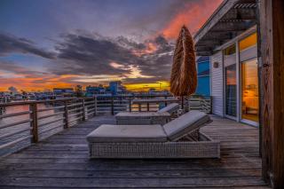 Bay Views, Cozy Family Stay, Near Beach - 2