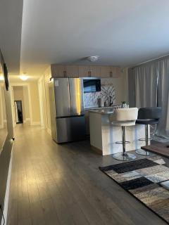 Luxury Walkout Suite - 8