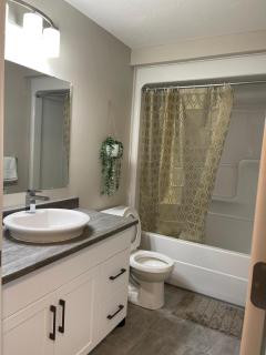 Luxury Walkout Suite - Riverview - 4
