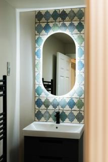 Central Whitchurch - Lowcross House Guest Bedroom 4 - 2