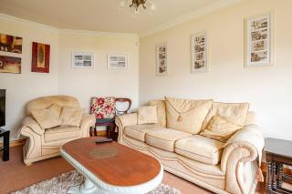 Spacious Home by Lough Rynn Castle Wedding Venue - 4