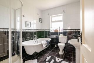 Spacious Home by Lough Rynn Castle Wedding Venue - 7