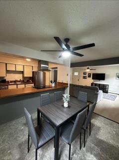 Bright Beautiful 2 Bedroom Suite - 5