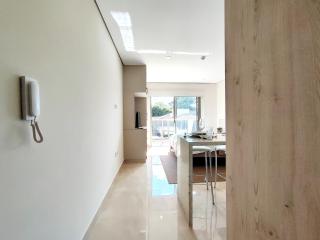 Brand New And Cozy Loft Minutes From The Airport - 6
