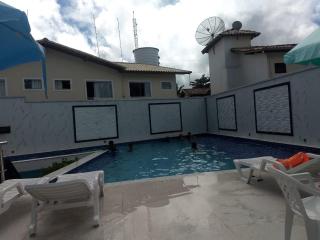 Casa Duplex com 2 quartos com ar condicionado, sala, cozinha completa e internet privativa, a 80m metros da Praia de Taperapuã. Residencial Vila dos Diamantes, condomínio com piscina, 1 vaga de garagem e área gourmet - 9