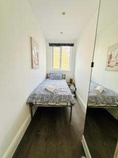 2 Bedroom Apartment, Edgware Road - 9
