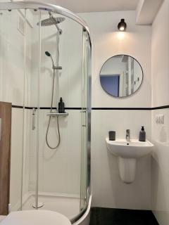 Elite 1-Bedroom Apartment in Central Warsaw by Mazowiecka - 3