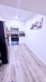 Modern Comfort Stay Near Airport - Edmonton - 4