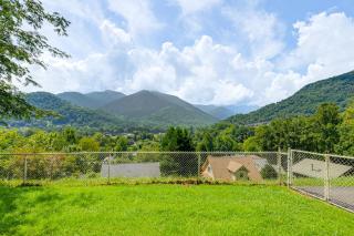 Ski, Hike and Fish Mtn-View Maggie Valley Retreat - 9