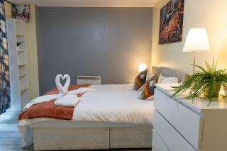 Meadowside Quay 2BR Luxurious Apartment - 9