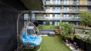 Meadowside Quay 2BR Luxurious Apartment - 8