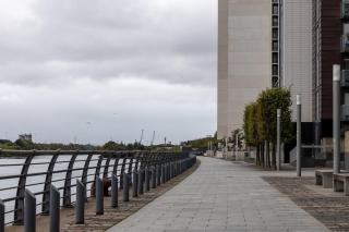 Meadowside Quay 2BR Luxurious Apartment - 7