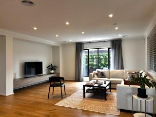 Double bedrooms in a luxury house in west of Melbourne - Wyndham Vale - 7
