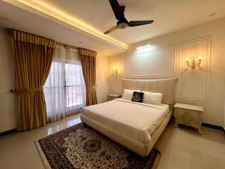 Pearl Haven 1 Bhk Ac, Netflix, Ps5, Food Street - 5