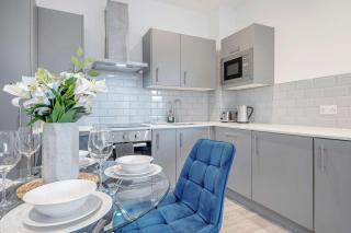 Luxurious 2 Bedroom Apartment - 4