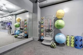 Upscale 2BR with Gym & Metro Access - 4