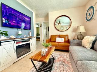 Relaxing 2 bed Siesta Key bungalow minutes from the beach - 9