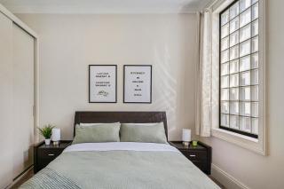 Modern - Stylish 2BR apartment located in Surry Hills - Balcony - 6 people - 1