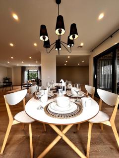 Double bedrooms in a luxury house in west of Melbourne - 3