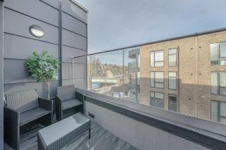 Penthouse 2 Bed 2 Bath By CRSL - 4