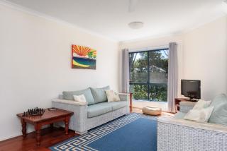 Mortimer - Rainbow Shores. Walk to beach - 5