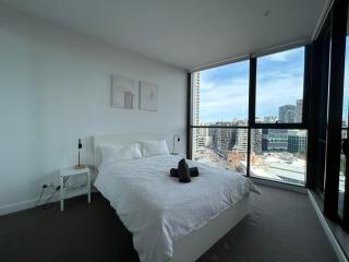 2 Bedroom Apartment Haymarket with Balcony - 5