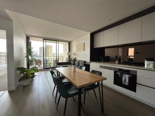 2 Bedroom Apartment Haymarket with Balcony - 6