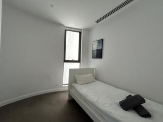2 Bedroom Apartment Haymarket with Balcony - 3