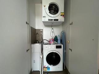 2 Bedroom Apartment Haymarket with Balcony - 1