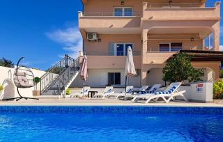 Holiday Home - Five-Bedroom Holiday Home Kanica With Sea View - 1