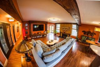 Fun Spacious Home- 3 Miles from Downtown Asheville, walk to Beaver Lake - 3