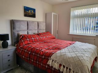 House in Windsor - 3 bedrooms - 4