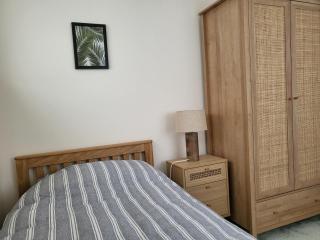 House in Windsor - 3 bedrooms - 2
