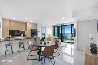 3BR Meriton Apt Ocean, City Views. Parking - 8