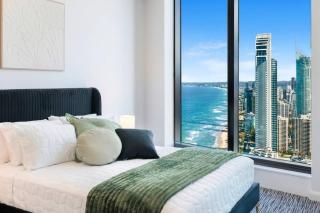 3BR Meriton Apt Ocean, City Views. Parking - 1