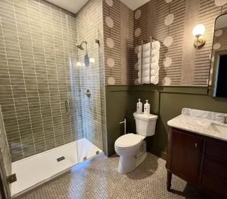 Hollyhock Suite 505 - 6