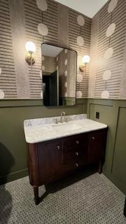 Hollyhock Suite 505 - 1