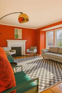 Spacious 4BR with Pool Near DC and Old Town Alexandria - Rutland - 4