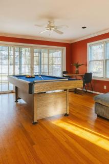 Spacious 4BR with Pool Near DC and Old Town Alexandria - Rutland - 1