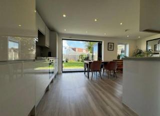 The Larks Spacious 3BR Essex - 2