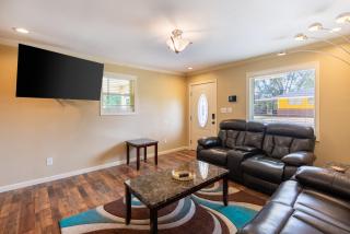 Comfortable 3BR Retreat Near Downtown Birmingham - 8